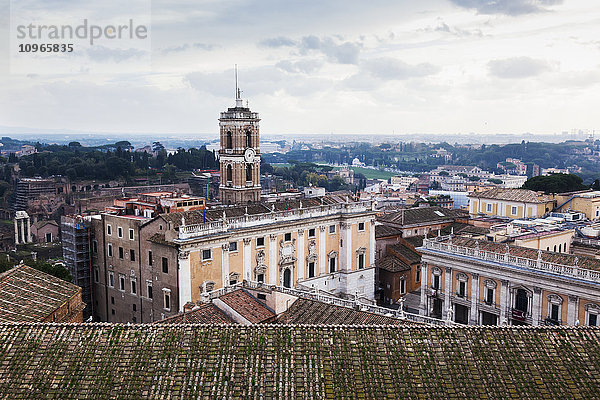 Blick von einem Dach  Basilika St. Maria vom Himmelsaltar; Rom  Italien'.