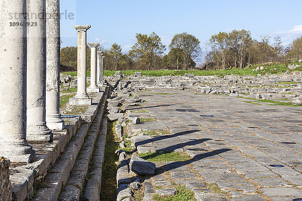 Südlicher Säulengang der Agora; Philippi  Griechenland'.
