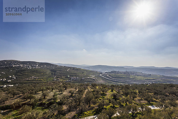 Blick nach Süden von den Hügeln Samarias in Richtung Jerusalem  das gerade hinter dem Horizont liegt; Sabasita  Samaria  Israel .