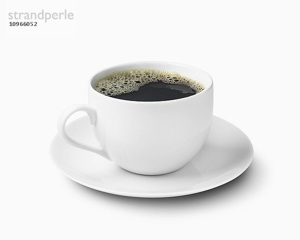 Tasse Kaffee auf weißem Hintergrund; Toronto  Ontario  Kanada'.