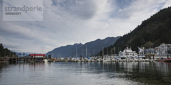 Boote im Hafen  Horseshoe Bay; Vancouver  British Columbia  Kanada'.