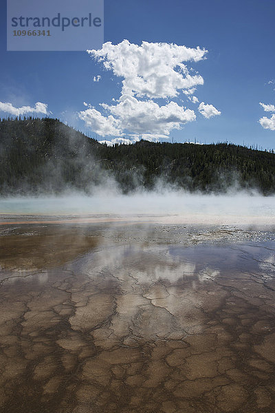 Prismatische Pools 13  Yellowstone National Park; Wyoming  Vereinigte Staaten von Amerika'.