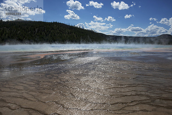 Prismatische Pools 6  Yellowstone National Park; Wyoming  Vereinigte Staaten von Amerika'.