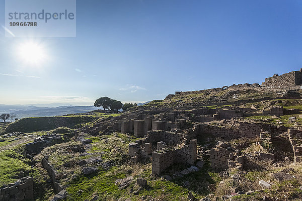 Ruinen einer Akropolis; Pergamon  Türkei'.