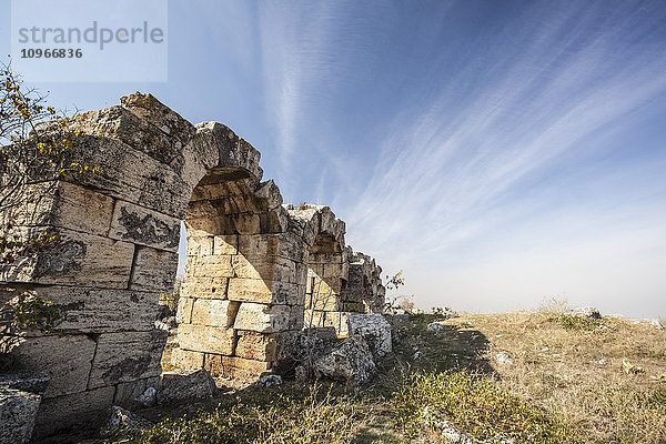 Ruinen des antiken Laodicea  Bögen  die Teil des Gymnasiums/Badehauses waren; Laodicea  Türkei'.