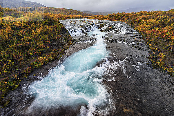Wasserfall und fließendes Wasser in einem Fluss; Bruarfoss  Island'.