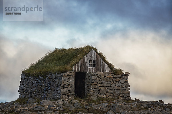 Verlassenes Felsen- und Steinhaus im ländlichen Island; Island'.
