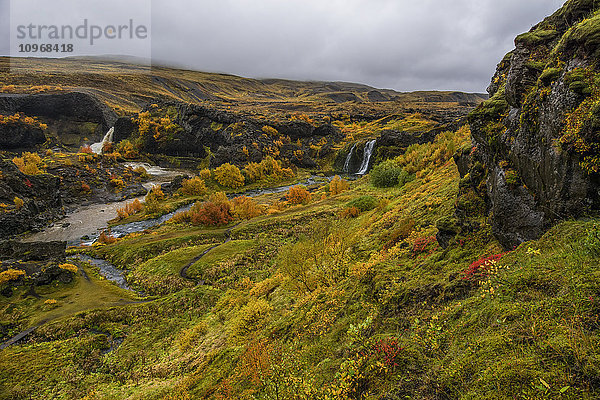 Eine Gruppe von Wasserfällen  die gemeinsam als Gjain bekannt sind; Island'.
