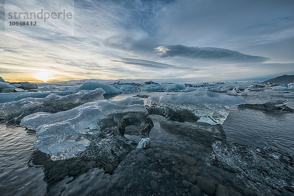 Die Eisberge der als Jokulsarlon bekannten Eislagune entlang der Südküste Islands; Island .