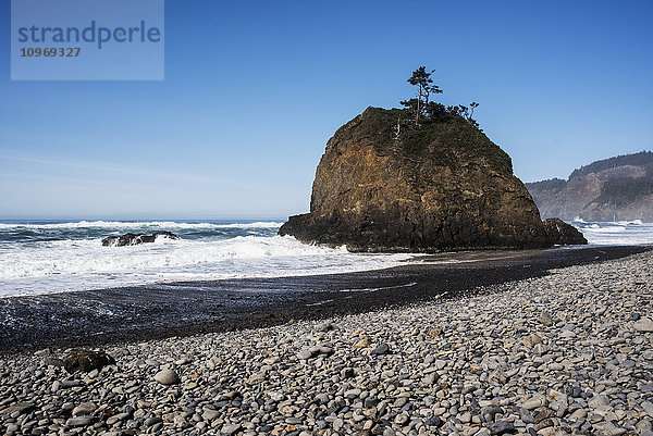 Wellenbrecher bei Cape Meares; Oregon  Vereinigte Staaten von Amerika'.