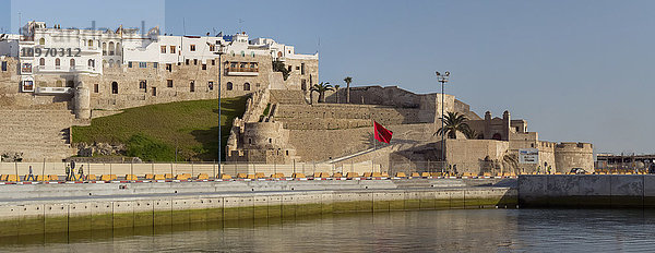 Panorama der Medina-Mauern; Tanger  Marokko'.