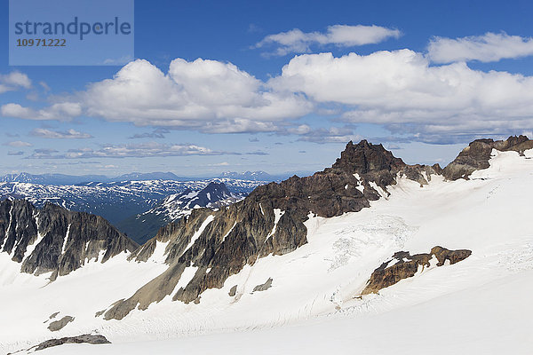 Mount Douglas und umliegende Berggipfel und Gletscher  Katmai Naional Park; Südwest-Alaska  Vereinigte Staaten von Amerika'.