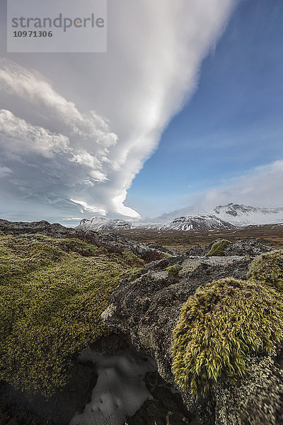 Linsenförmige Wolken über der Vulkanlandschaft Islands  auf der Halbinsel Snaefellsnes; Island