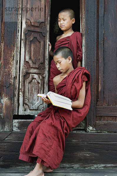 Novizen buddhistischer Mönche; Myanmar'.