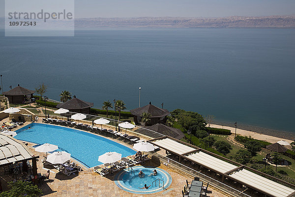 Blick auf den Pool  Crown Plaza Dead Sea Hotel  Totes Meer; Jordanien'.