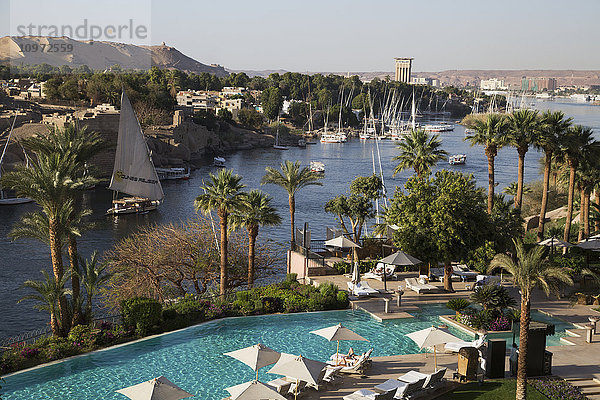 Schwimmbad des Old Cataract Hotel am Nil; Assuan  Ägypten'.