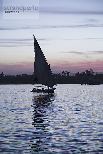 Feluke auf dem Nil; Luxor  Ägypten'.