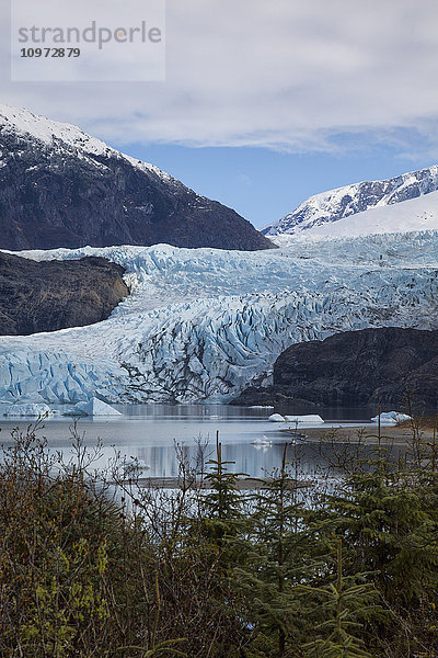 Alaska  Juneau  Mendenhall-Gletscher und Küstengebirge  Südost-Alaska  Sommer