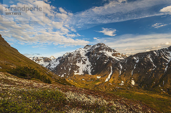 Powerline Pass Valley und der Powerline Trail im Chugach State Park  Southcentral Alaska.