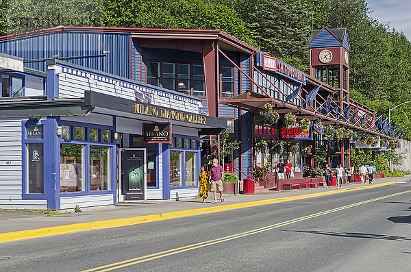 Ladenfronten entlang der South Franklin Street im Stadtzentrum von Juneau  Südost-Alaska