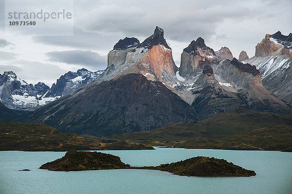 Cuernos del Paine oberhalb des Lago Pehoe  Torres del Paine National Park; Region Magallanes  Chile