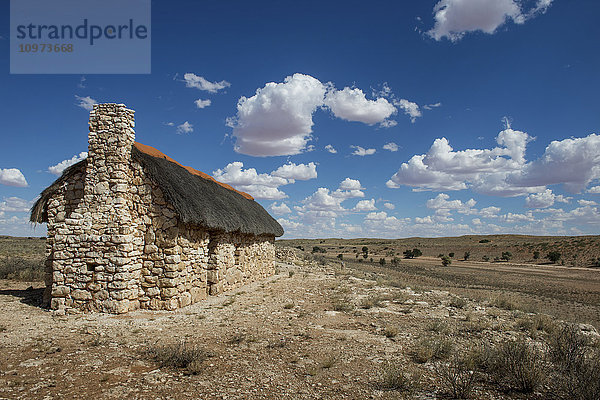 Beispiel eines verlassenen Wohnbereichs  Khalagadi Transfrontier Park  Aucherlonie Museum; Mata Mata  Nordkap  Südafrika'.