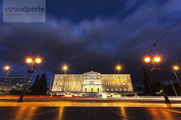 Hellenisches Parlament  das Parlament von Griechenland  im Parlamentsgebäude mit Blick auf den Syntagma-Platz; Athen  Griechenland'.