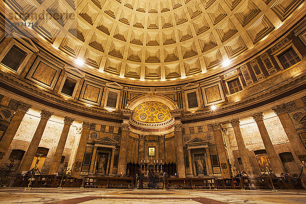 Innenraum des Pantheons  Bogengewölbe; Rom  Italien