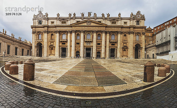 Petersdom  Vatikanstadt; Rom  Italien'.