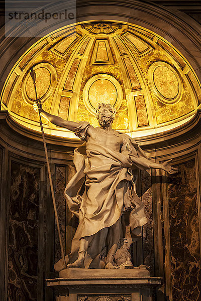 Statue im Petersdom; Rom  Italien'.