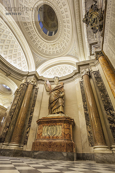Statue des Heiligen Petrus  Petersdom; Rom  Italien