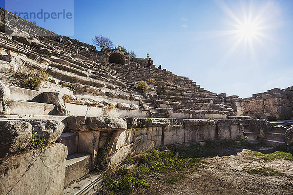 Ruinen eines Theaters aus dem zweiten Jahrhundert; Ephesus  Izmir  Türkei'.