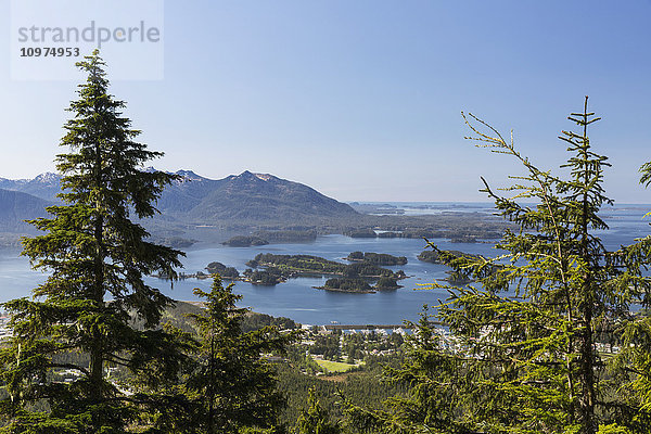 Blick vom Gavin Hill Trail auf den Hafen von Sitka  Sitka  Südost-Alaska  USA  Sommer