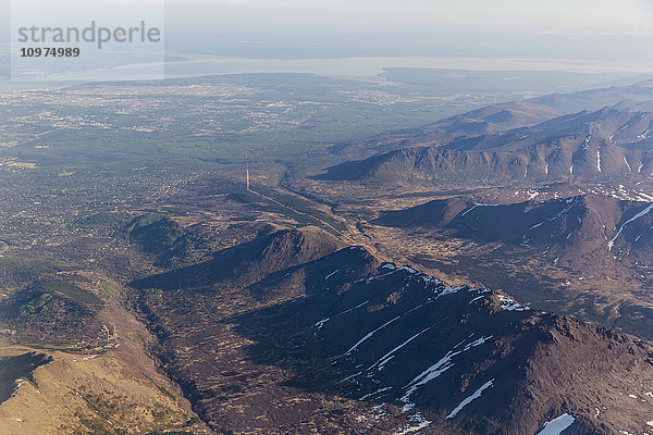 Luftaufnahme des Flat Top Mountain und der Anchorage Bowl  Anchorage  Southcentral Alaska  USA  Sommer