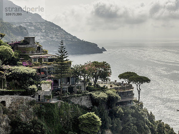 Stadt an der Amalfiküste; Positano  Kampanien  Italien'.