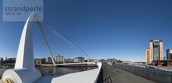 Gateshead Millennium Bridge; Gateshead  Tyne and Wear  England'.