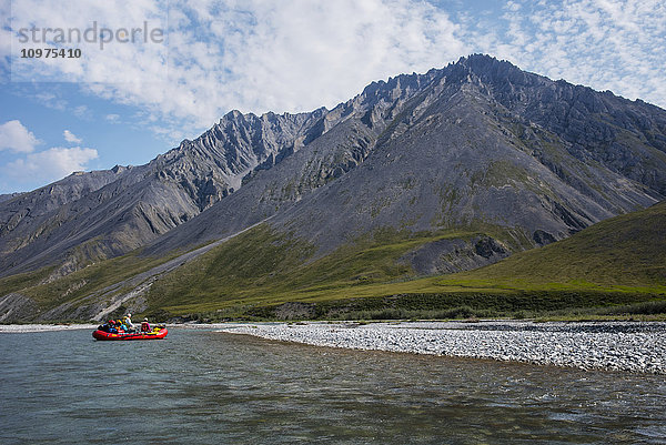 Rafting auf dem Marsh Fork des Canning River im Arctic National Wildlife Refuge  Sommer  Alaska