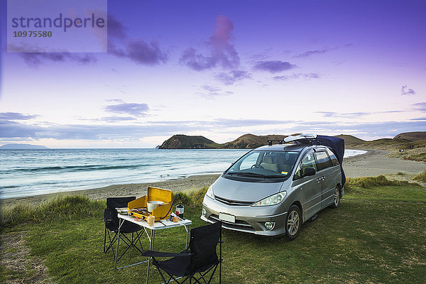 Ein Campingplatz am Strand an der nördlichsten Spitze der Coromandel-Halbinsel; Port Jackson  Waikato  Neuseeland'.