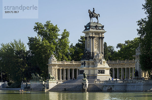 El Retiro  Alfonso XII Denkmal; Madrid  Spanien'.