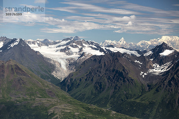 Luftaufnahme der Alaska Range und des Gebiets der Cathedral Spires im Denali-Nationalpark  Inner-Alaska  Sommer