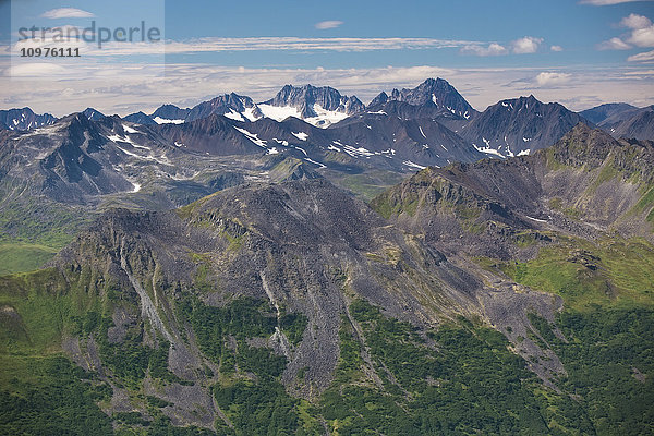 Luftaufnahme der Alaska Range und des Gebiets der Cathedral Spires im Denali-Nationalpark  Inner-Alaska  Sommer