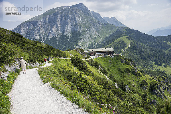 Wanderweg  Berchtesgadener Land; Schonau am Königsee  Bayern  Deutschland'.