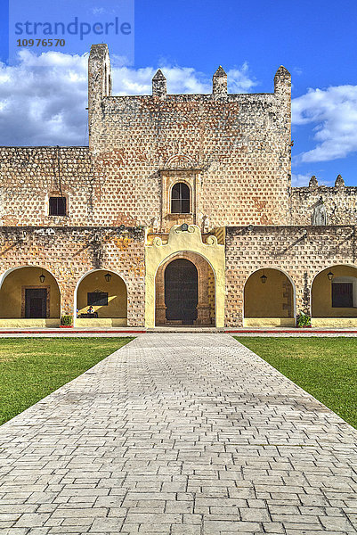 Kirche von San Bernadino de Siena und Kloster von Sisal  gegründet 1552; Valladolid  Yucatan  Mexiko