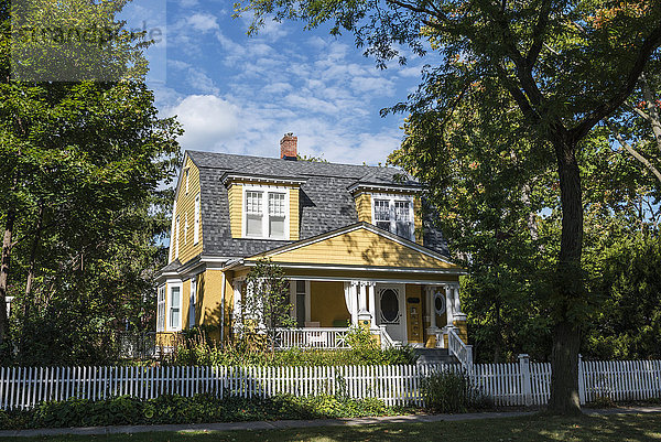 Uriges Privathaus mit weißem Lattenzaun; Niagara-on-the-Lake  Ontario  Kanada'.