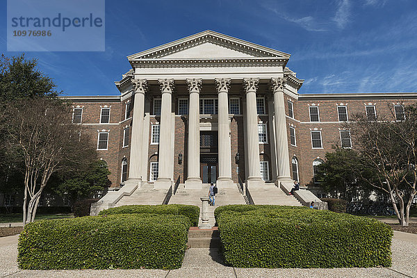 Gebäude mit weißen Säulen  Southern Methodist University; Dallas  Texas  Vereinigte Staaten von Amerika'.