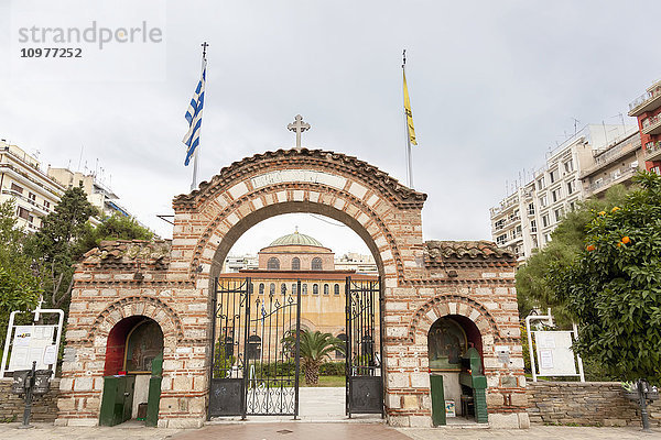 Gewölbter Eingang und Tor der Hagia Sophia Kirche; Thessaloniki  Griechenland'.
