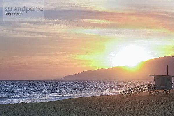 Sonnenuntergang am Zuma Beach; Malibu  Kalifornien  USA'.