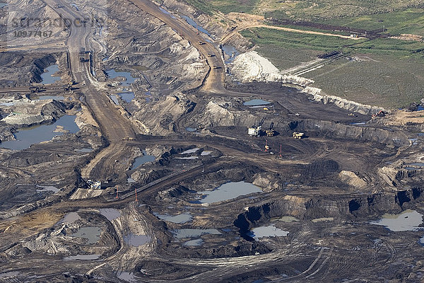 Betrieb in der Muskeg River Mine  Teil des Albian Sands Ölsandprojekts in der Nähe von Fort Mcmurray  Alberta