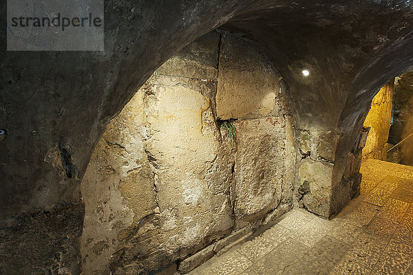 Der Klagemauertunnel  ein unterirdischer Tunnel  der die Klagemauer in ihrer gesamten Länge freilegt; Jerusalem  Israel'.