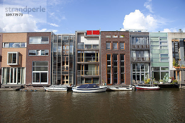 Borneo Sporenburg Area of the Amsterdam Docklands  Amsterdam  Niederlande. Jedes Haus ist anders.